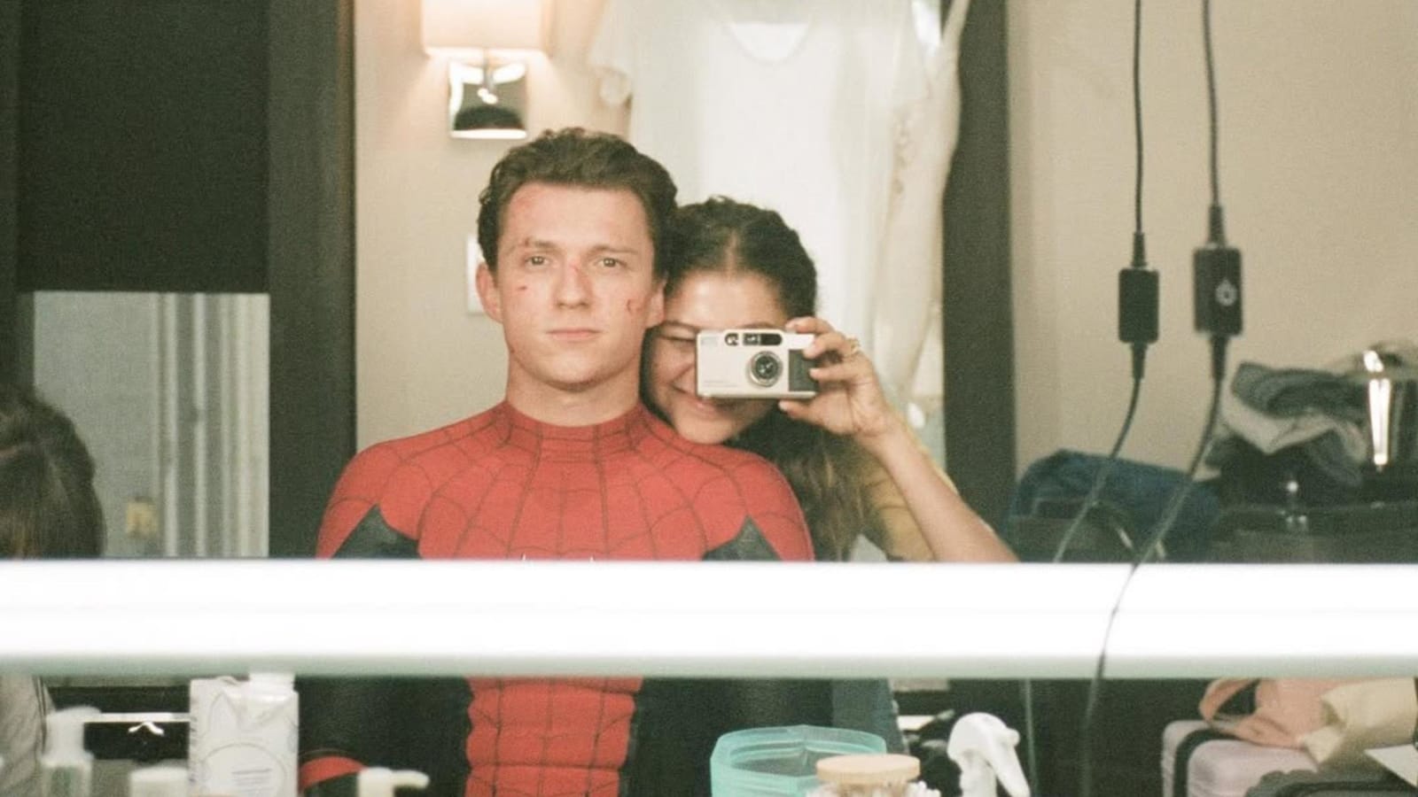 Nome de usuário do Tom Holland no IG teria mudado: Por que os fãs acreditam que ele adotou o sobrenome de Zendaya em meio à revelação do casamento secreto