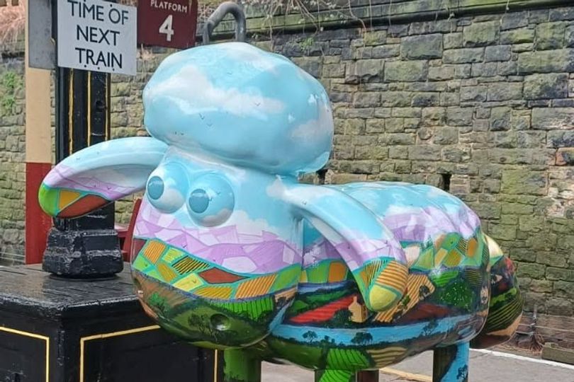 Bury recebe a escultura gratuita de Shaun, o Cordeiro, para famílias