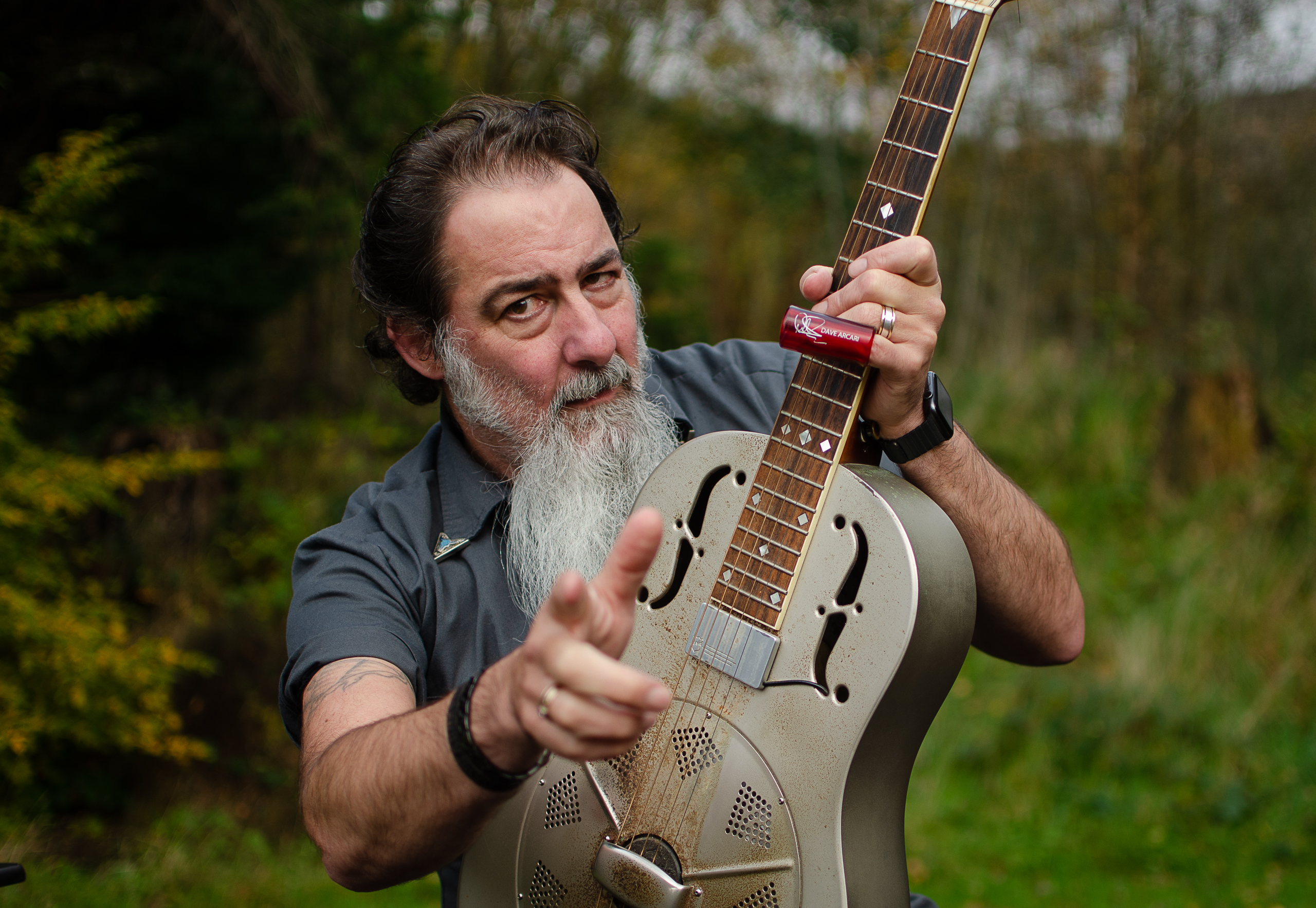 Lançamento de Brighton como cantor e compositor Dave Arcari captura a sensação ao vivo no novo álbum