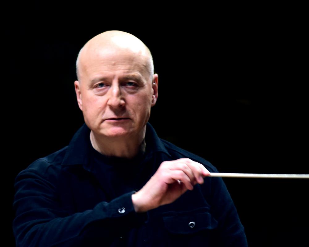 Paavo Järvi sucederá Edward Gardner à frente da London Philharmonic