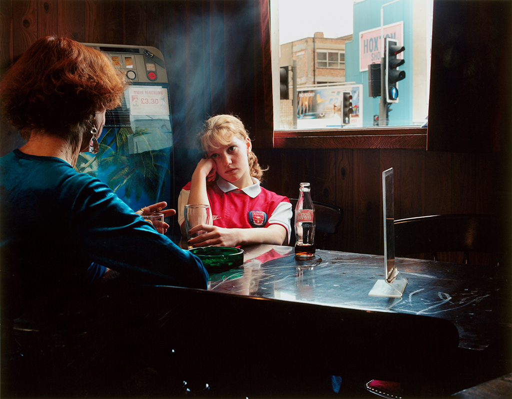 “Minha resistência ativa era fazer mulheres o tema do meu trabalho” – fotógrafa Hannah Starkey sobre redefinir representações ultrapassadas