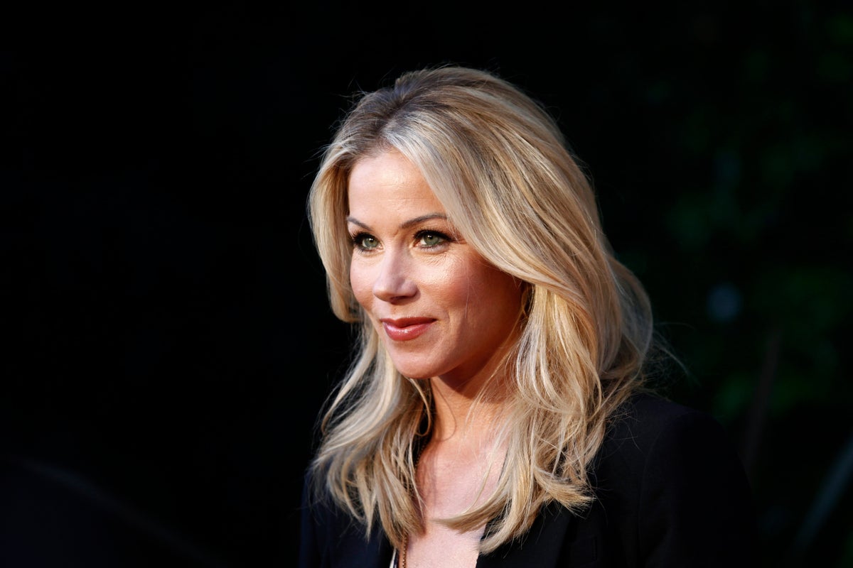 Christina Applegate solta um memoir cru e incisivo: ‘Você com os Olhos Tristes’