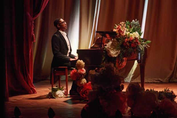 Atriz ex-estrela de EastEnders vai aparecer em Glorious! no Hippodrome de Darlington