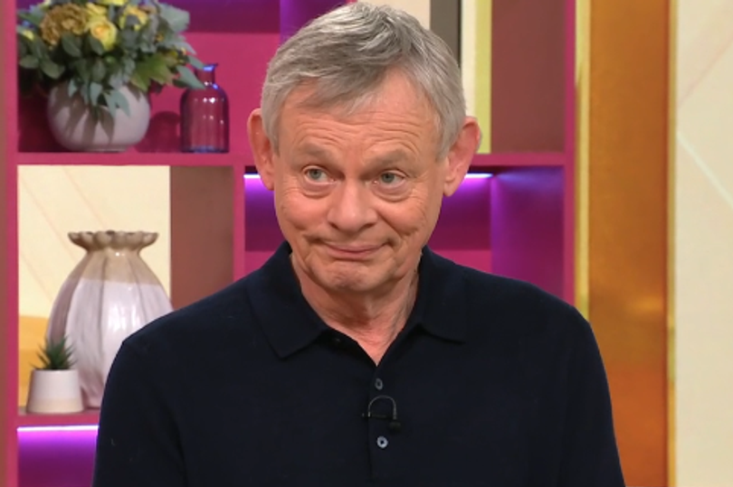 Martin Clunes diz “foi uma jornada bastante interessante” enquanto compartilha atualização da fazenda em Dorset