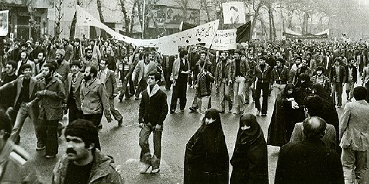 O que causou a Revolução Iraniana em 1979?
