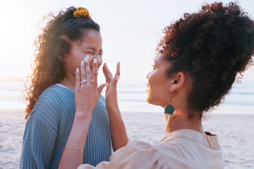 NHS pede aos pais que sigam a ‘regra das 11h às 15h’ de março a outubro