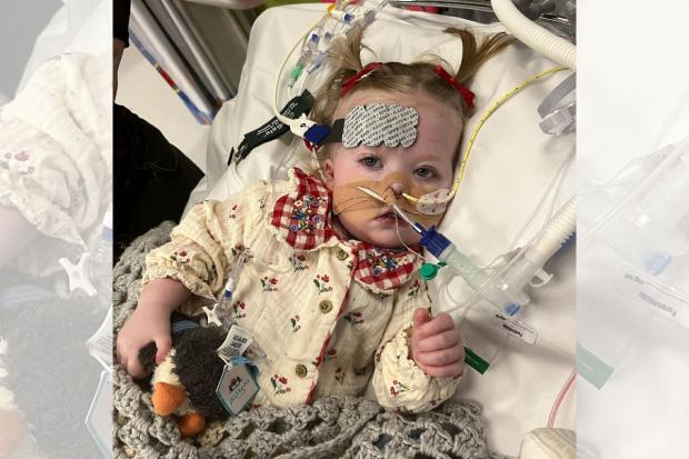 Casal incentiva as pessoas a doarem sangue enquanto dá atualizações sobre o estado de saúde da criança corajosa